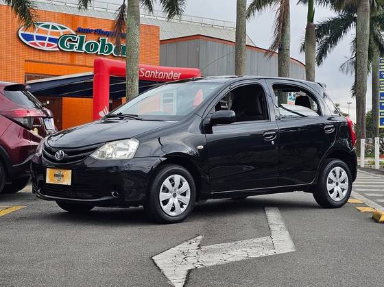 TOYOTA ETIOS 1.3 XS 16V FLEX 4P MANUAL TOYOTA ETIOS 1.3 XS 16V FLEX 4P MANUAL